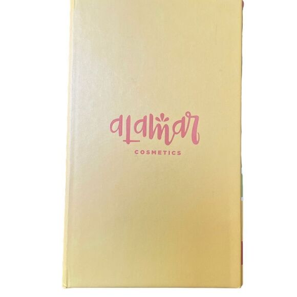 Alimar cosmetics REINA DEL CARIBE EYESHADOW PALETTE - VOLUME 1 •METALLIC & MATTE - Picture 2 of 9